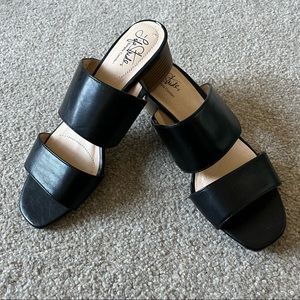 NWOT Life Stride Majorly Black Sandals